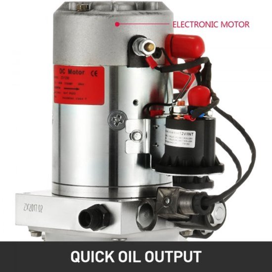 Zilveren hydraulische pomp met elektronische motor, rode doppen en tekst "QUICK OIL OUTPUT".