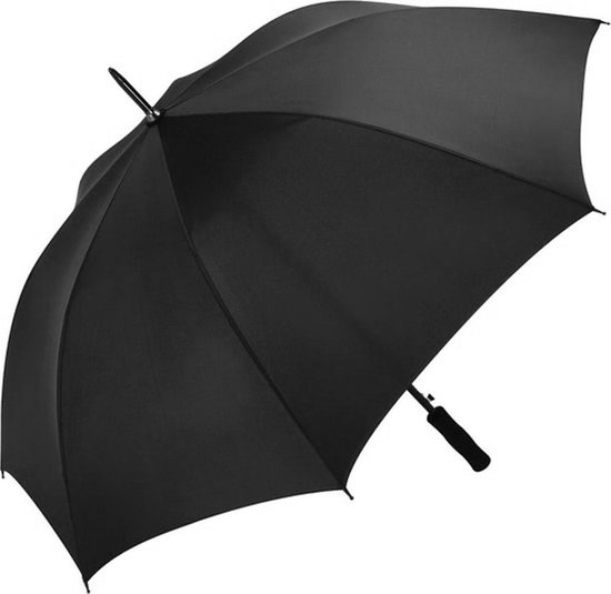 Parapluie noir avec poignée incurvée. Le parapluie est grand ouvert.