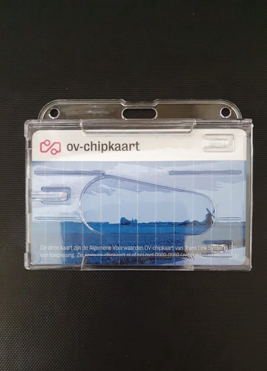 Transparante pashouder met ov-chipkaart en tekst. De kaart toont een abstract landschap.
