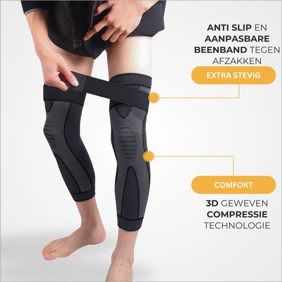 Man past een zwarte, stevige compressie kniebrace met aanpasbare band aan. 3D geweven technologie.