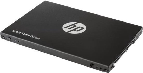 Zwarte HP SSD met witte HP logo en 'Solid State Drive' tekst, schuin gefotografeerd.