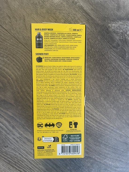 Gele verpakking met 300ml "SHOWER PUFF" & "HAIR & BODY WASH" in het Nederlands en Engels.
