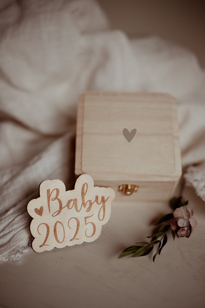 BolleToet - aankondigingskistje hartje vierkant - schijf baby 2025 - zwangerschapsbekendmaking