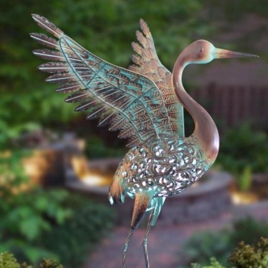 mengsel Literaire kunsten Leegte Tuinbeeld Kraanvogel met solar verlichting metalen tuindecoratie | bol.com