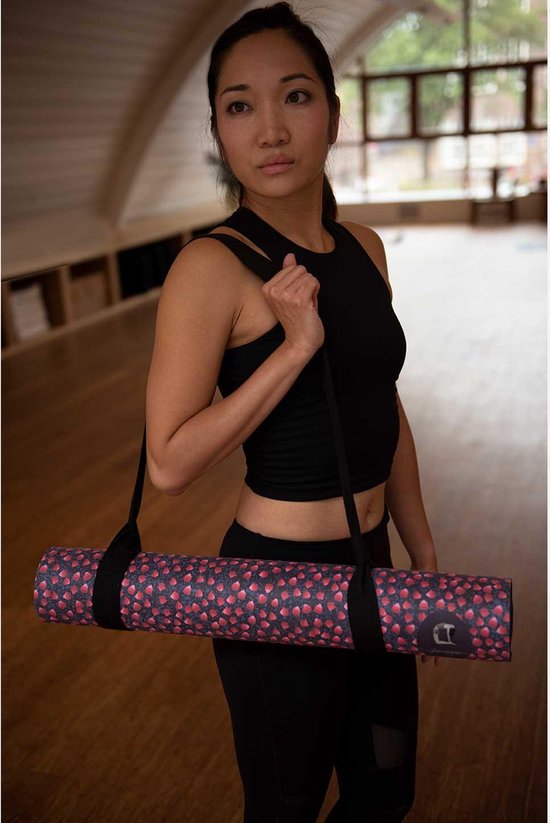 Felicidade design yoga mat "Jean's Roses" @studiofelicidade * Eco-friendly * Yoga mat en handdoek in 1 *Passie voor design en mindfulness van Felicidade — afbeelding 4