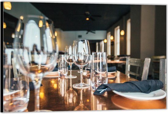 Bol Com Dibond Gedekte Tafel In Restaurant 60x40 Foto Op Aluminium Wanddecoratie Van Metaal