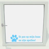 Ik Pas Op Mijn Baas - Lichtblauw - 46 x 11 cm - raam en deur stickers - honden raam en deur stickers