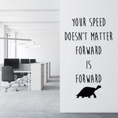 Muursticker Your Speed Doesn’t Matter Forward Is Forward - Groen - 58 x 100 cm - engelse teksten woonkamer bedrijven