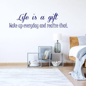 Muursticker Life Is A Gift - Donkerblauw - 120 x 33 cm - slaapkamer engelse teksten