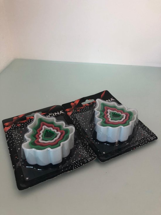 2 pakjes met kerst bakvormpjes bol
