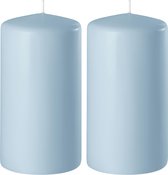 2x Lichtblauwe cilinderkaarsen/stompkaarsen 6 x 8 cm 27 branduren - Geurloze kaarsen lichtblauw - Woondecoraties