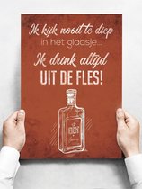 Wandbord: Ik Kijk Nooit Te Diep In Het Glaasje... Ik Drink Altijd Uit De Fles! - 30 x 42 cm