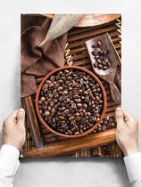 Wandbord: Koffiebonen in een houten mand met een bonenschep - 30 x 42 cm