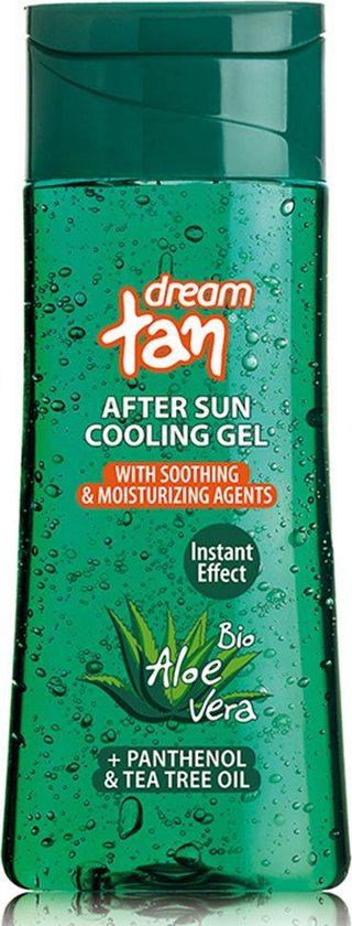 Transparante groene fles met oranje dop, met de tekst 'dream tan AFTER SUN COOLING GEL'. Bevat alöe vera en tea tree olie.