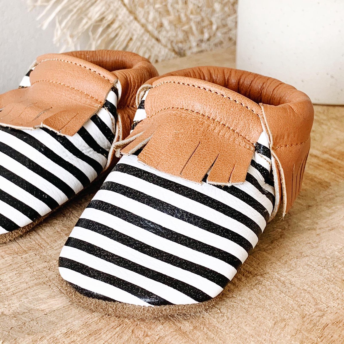 Baby Dutch Babyslofjes zwart wit gestreept
