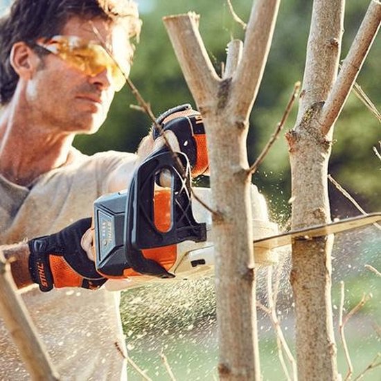 STIHL MSA 300 : la tronçonneuse sur batterie la plus puissante du