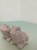 2 decoratieve stenen beeldjes - kikkers