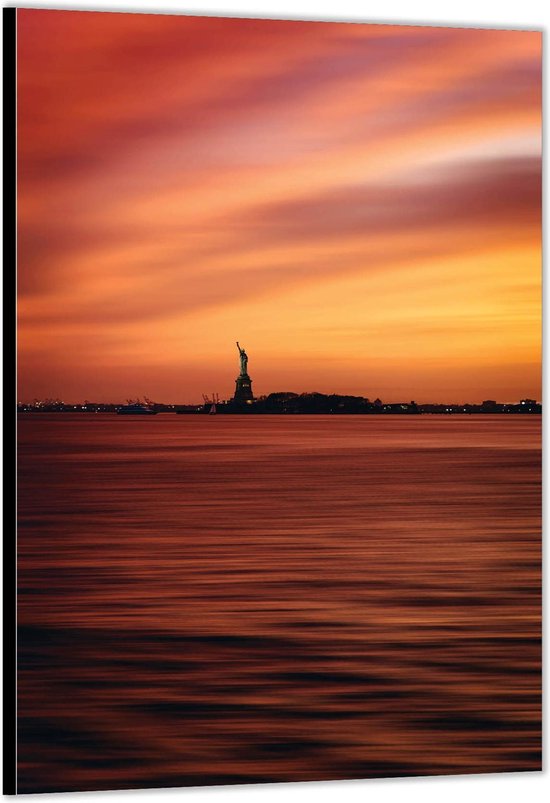 Dibond –Vrijheidsbeeld tijdens Zonsondergang– 100x200 Foto op Aluminium (met ophang)