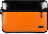 MacBook Pro 13 inch case met vak (van gerecycled materiaal) - Zwart/Oranje laptop sleeve voor MacBook Pro 13 inch (2023/2024)