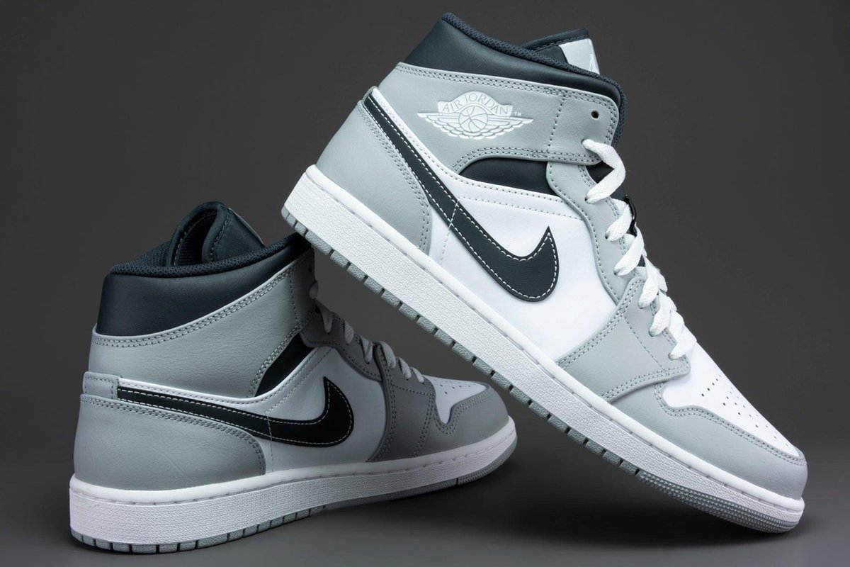 Air Jordan 1 Mid Light Smoke Grey 