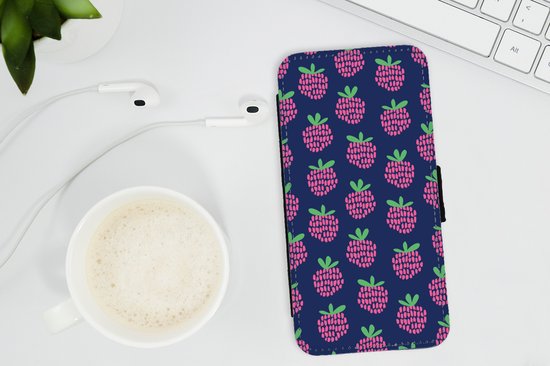 Étui pour téléphone iPhone 12 Bookcase - Motif - Framboise - Rétro - Avec compartiments - Étui portefeuille avec fermeture magnétique