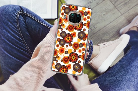 Telefoonhoesje Geschikt voor Xiaomi Mi 10T Lite 5G hoesje - Design - Retro - Oranje - Bloemen - Siliconen Telefoonhoesje Telefoonhoesje