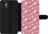 Bookcase Geschikt voor iPhone 12 Pro Max telefoonhoesje - Meiden - Veren - Roze - Patronen - Girl - Kids - Kinderen - Met vakjes - Wallet case met magneetsluiting
