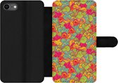 Bookcase Geschikt voor iPhone SE 2020 telefoonhoesje - Meiden - Hart - Krullen - Patronen - Girl - Kids - Kinderen - Kind - Met vakjes - Wallet case met magneetsluiting
