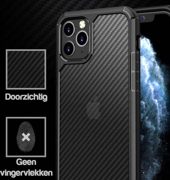 Zwart iPhone hoesje met carbonlook, doorschijnende achterkant en 'geen vingervlekken' indicatie.