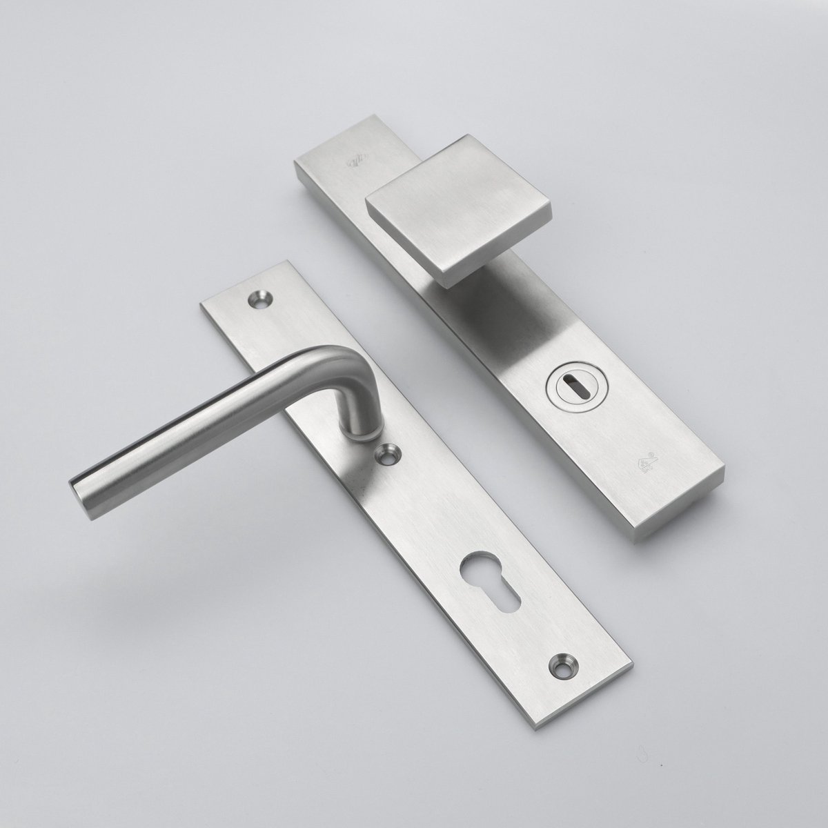 MASSIEF RVS Tzunali Deurbeslag. Model TAMEGA SKG*** BREED T=15/5 VKTB (kerntrek) PC92 BUITEN KNOP ALMADA; BINNEN KRUK PORTO