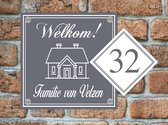 Naambordje voordeur welkom huisje 20x20 met nummer grijs