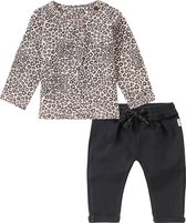 Noppies - kledingset - 2delig - broekje Antraciet grijs - shirt lichtroze panterprint - Maat 74