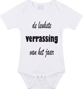 Baby rompertje met leuke tekst | de leukste verrassing van het jaar |zwangerschap aankondiging | cadeau papa mama opa oma oom tante | kraamcadeau | maat 80 wit