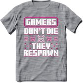 Gamers don't die pixel T-shirt | Roze | Gaming kleding | Grappig game verjaardag cadeau shirt Heren – Dames – Unisex | - Donker Grijs - Gemaleerd - S