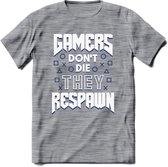 Gamers don't die T-shirt | Donker Blauw | Gaming kleding | Grappig game verjaardag cadeau shirt Heren – Dames – Unisex | - Donker Grijs - Gemaleerd - 3XL