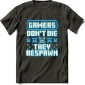 Gamers don't die pixel T-shirt | Neon Blauw | Gaming kleding | Grappig game verjaardag cadeau shirt Heren – Dames – Unisex | - Donker Grijs - XXL