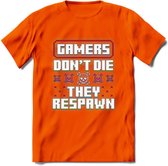 Gamers don't die pixel T-shirt | Gaming kleding | Grappig game verjaardag cadeau shirt Heren – Dames – Unisex | - Oranje - XXL