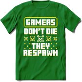 Gamers don't die pixel T-shirt | Geel | Gaming kleding | Grappig game verjaardag cadeau shirt Heren – Dames – Unisex | - Donker Groen - S