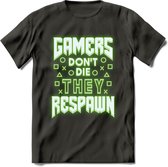 Gamers don't die T-shirt | Neon Groen | Gaming kleding | Grappig game verjaardag cadeau shirt Heren – Dames – Unisex | - Donker Grijs - 3XL