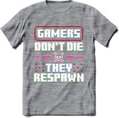 Gamers don't die pixel T-shirt | Gaming kleding | Grappig game verjaardag cadeau shirt Heren – Dames – Unisex | - Donker Grijs - Gemaleerd - XXL