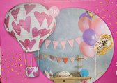 Helemaal leuk deze luchtballon / airballon van papier om op te hangen roze met hartjes ca 50 cm hoog en 37 cm breed