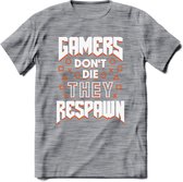 Gamers don't die T-shirt | Oranje | Gaming kleding | Grappig game verjaardag cadeau shirt Heren – Dames – Unisex | - Donker Grijs - Gemaleerd - 3XL