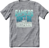 Gamers don't die T-shirt | Blauw | Gaming kleding | Grappig game verjaardag cadeau shirt Heren – Dames – Unisex | - Donker Grijs - Gemaleerd - M