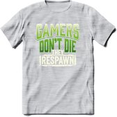 Gamers don't die T-shirt | Groen | Gaming kleding | Grappig game verjaardag cadeau shirt Heren – Dames – Unisex | - Licht Grijs - Gemaleerd - S