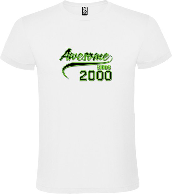 Wit T shirt met  Groene print  "Awesome 2000 “  size S