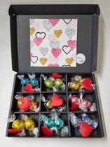 Chocolade Ballen Proeverij Pakket | Chocolade pakket met 9 verschillende chocolade smaken kwaliteits chocolade met Mystery Card 'Love -hartjes' (met persoonlijke videoboodschap) | Cadeaupakket | Feestdagen box | Chocolade cadeau | Valentijnsdag