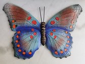 Grote vlinder in metaal met ophanglus in blauwe tinten met paarse en rode stippen met de hand geschilderd een echte blikvanger voor je balkon of tuin