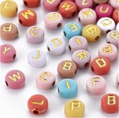 Letterkralen 7mm | Acryl | Mix van kleuren met gouden letters | ca. 50 gram / ca. 370 stuks