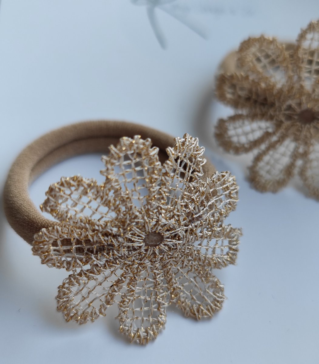 Elastiek set grote bloem beige