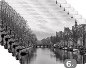 Placemat - Placemats kunststof - Alledaagse foto van de Prinsengracht van Amsterdam - zwart wit - 45x30 cm - 6 stuks - Hittebestendig - Anti-Slip - Onderlegger - Afneembaar